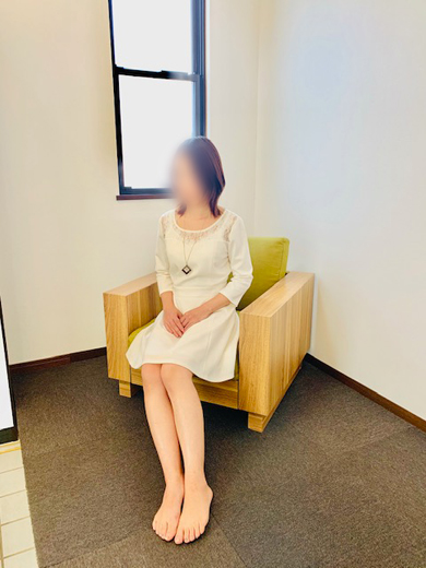 日真里  (色白ｽﾚﾝﾀﾞｰ！)