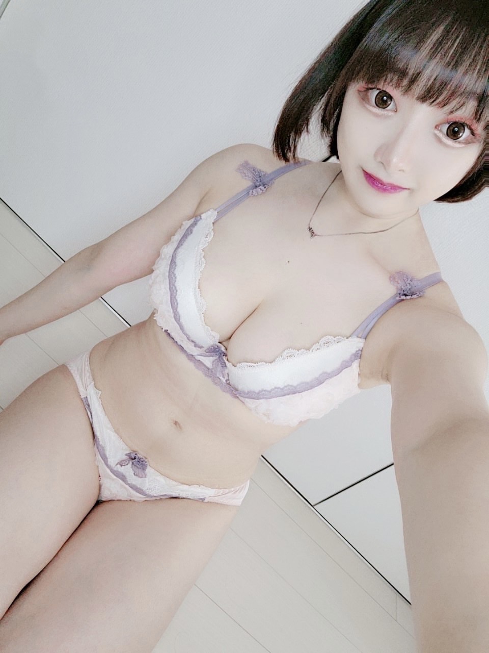 はすみ  (G乳アイドル美少女)