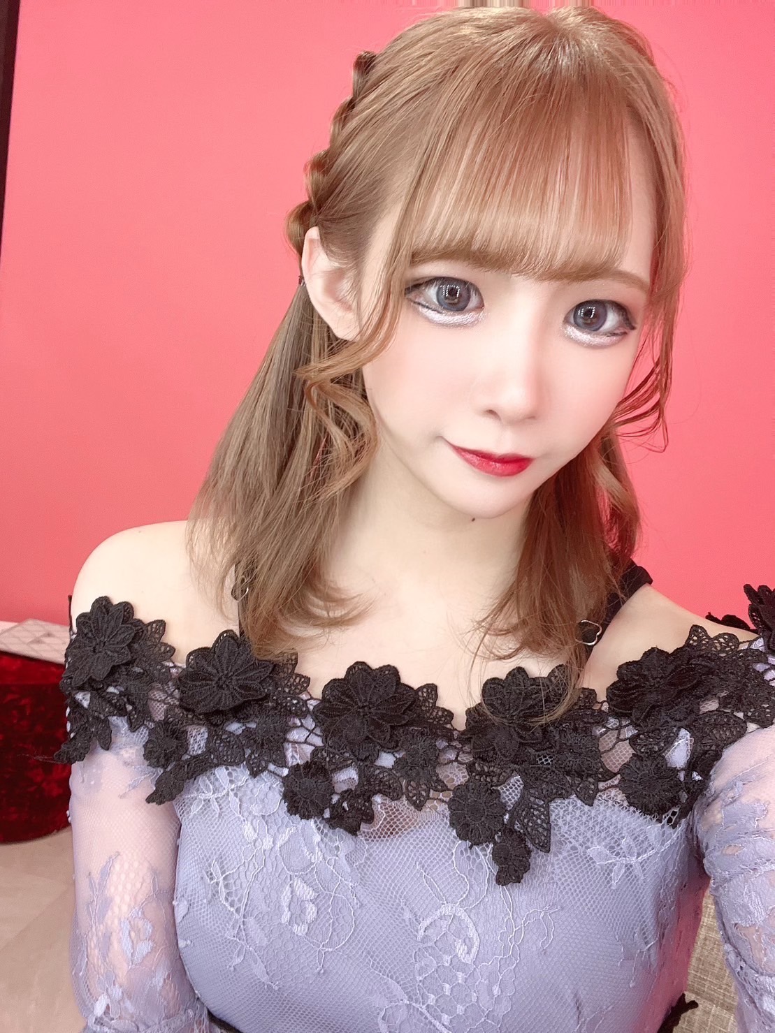 しおり  (現役キャバ嬢19才)