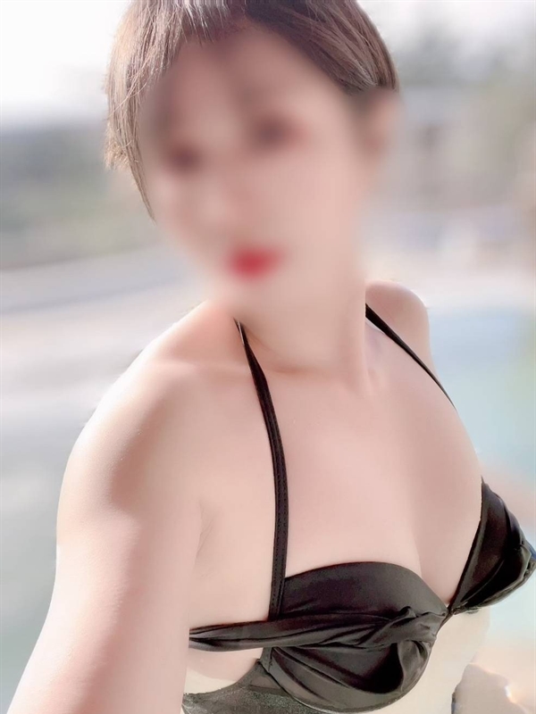 もな  (スタイル抜群エロ奥様)