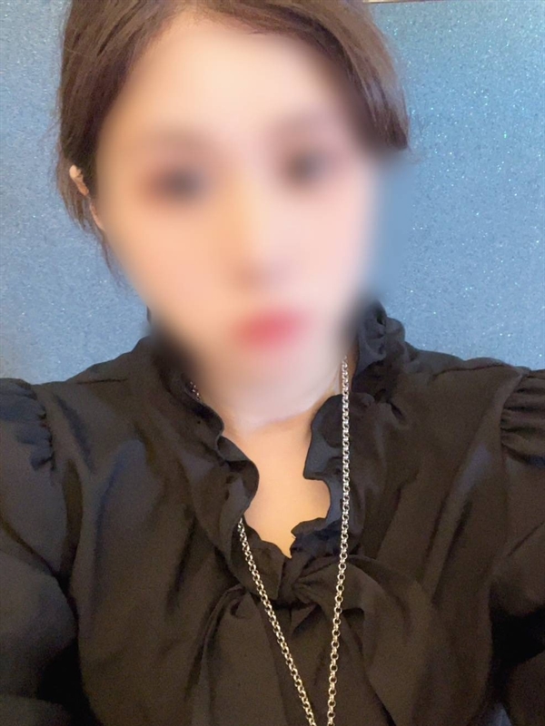 もな  (スタイル抜群エロ奥様)