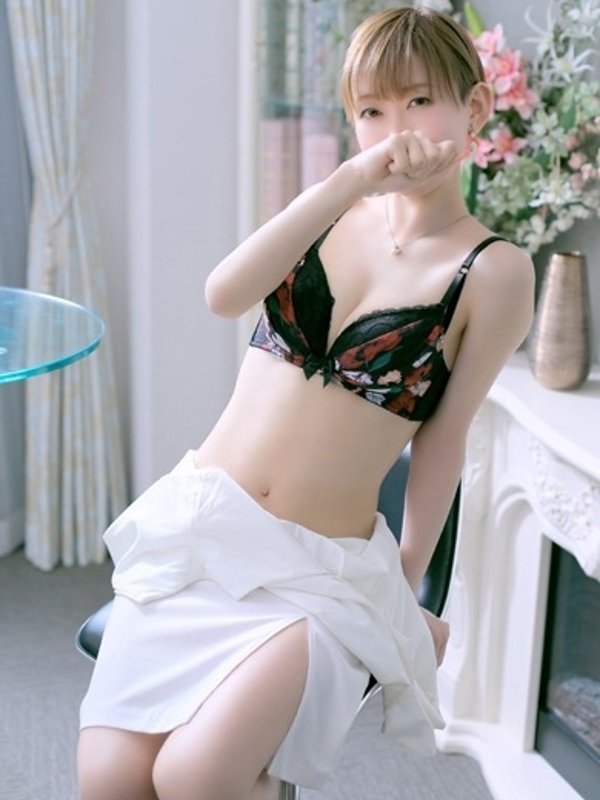 さゆり  (気品溢れる美肌美形妻)
