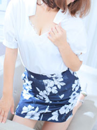 ひとみ  (細身で巨乳妻★)