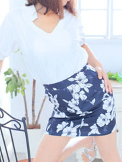 ひとみ  (細身で巨乳妻★)
