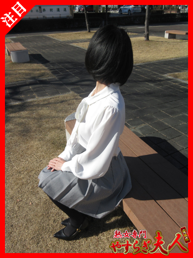 成宮いろは  (小柄で華奢な美乳熟女)