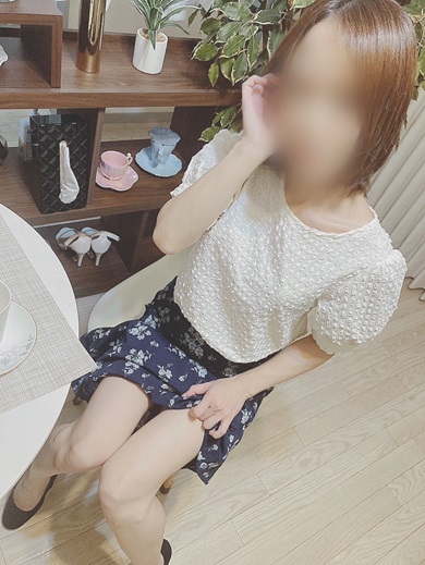 理佐  (細身で優しい奉仕好き)