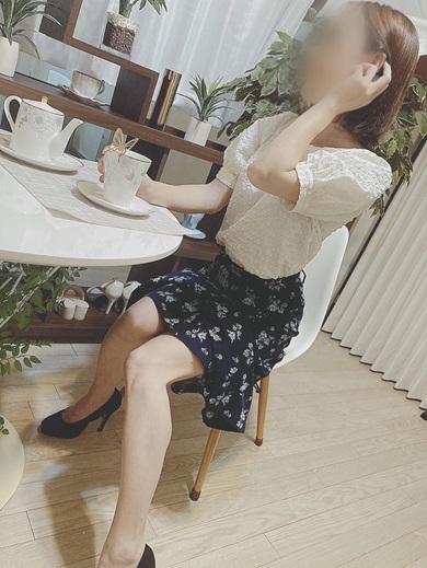 理佐  (細身で優しい奉仕好き)