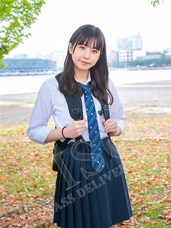 三葉せり  (セクシー女優ロリ美女)