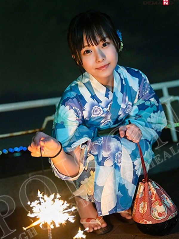 三葉せり  (セクシー女優ロリ美女)