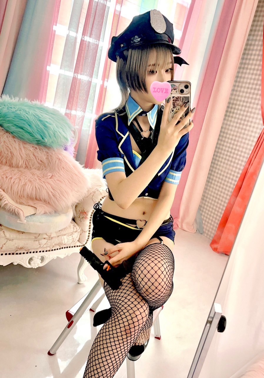 れん  (細身19才ロリ美少女)
