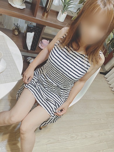 亜希  (F乳細身のご奉仕奥様)