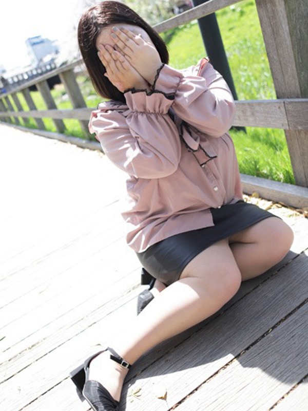 きとみ  (即黒髪素人妻)