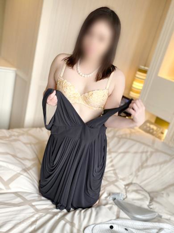 西城  (純白美人奥様！)