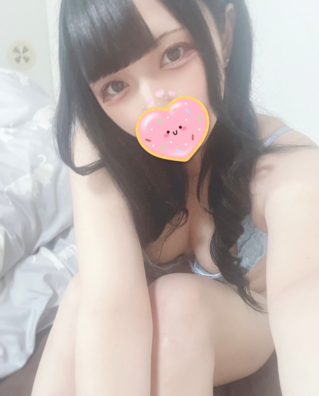 なぎ  (D乳ぱいぱん美少女)