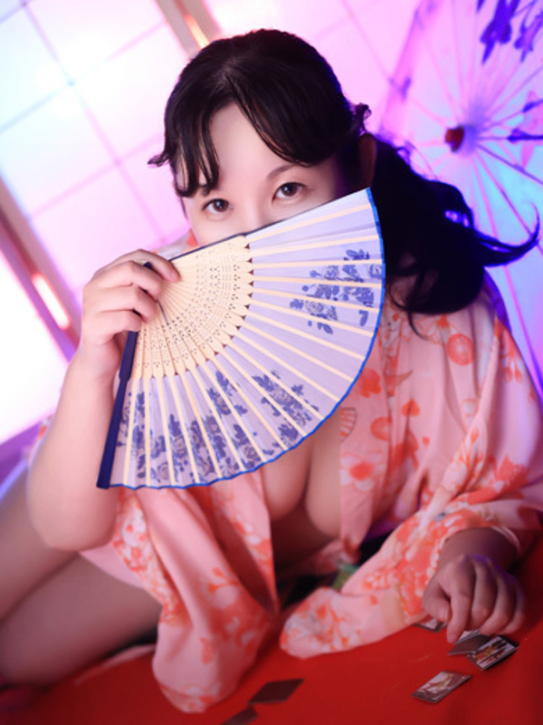 しおん  (渇望するコスプレ美女)