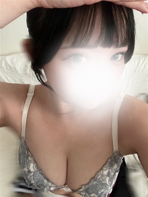 ももな  (♡清楚系現役大学生♡)