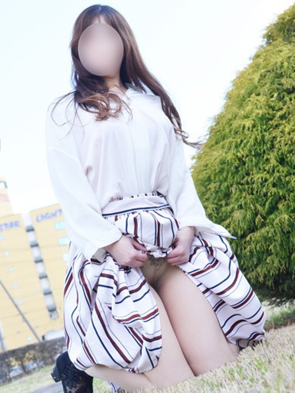 あいな  (即淫乱美白美人)