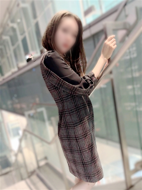 西内 ひとみ  (好き…キスが好き)