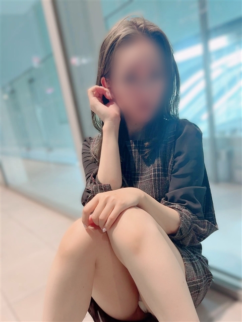 西内 ひとみ  (好き…キスが好き)