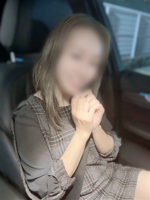 西内 ひとみ  (好き…キスが好き)