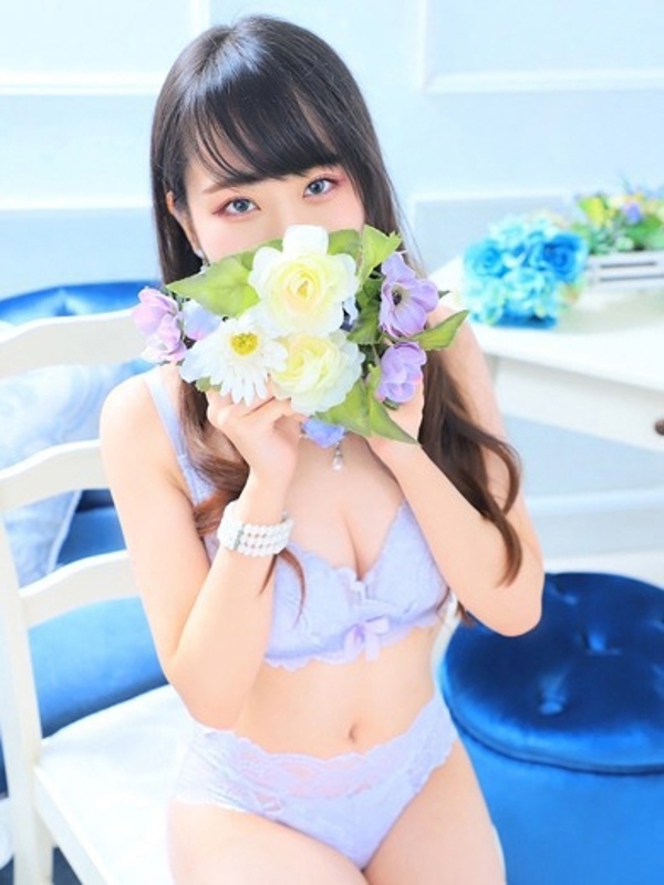 ちひろ  (色白美巨乳)