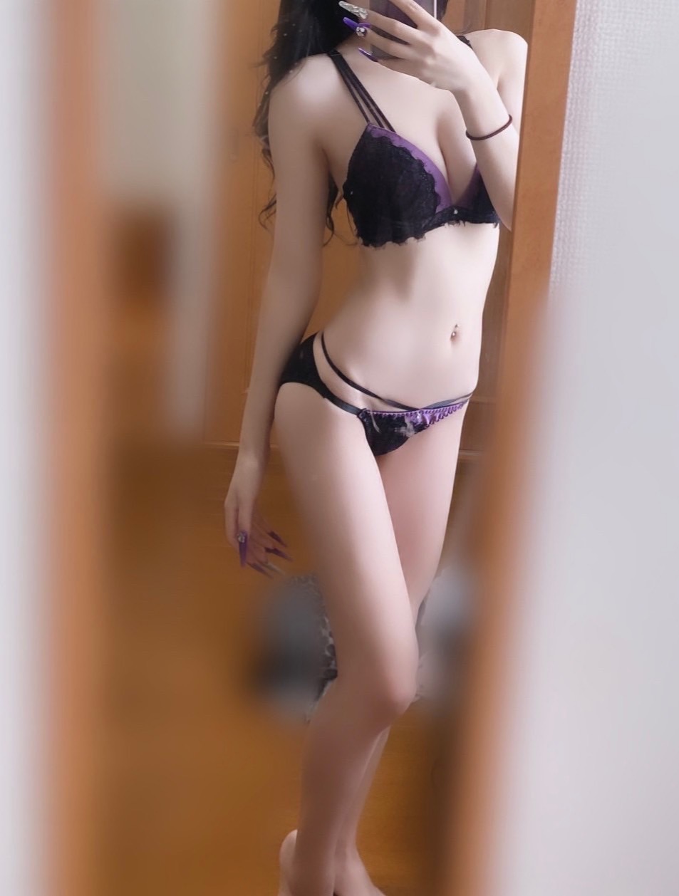 こゆき  (潮吹き細身美女)