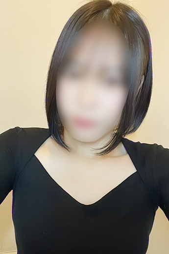 よぞら  (黒髪清楚)