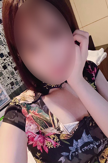 よぞら  (黒髪清楚)