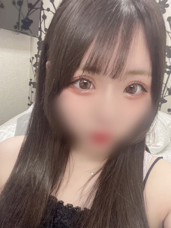 りり  (色白巨乳少女)