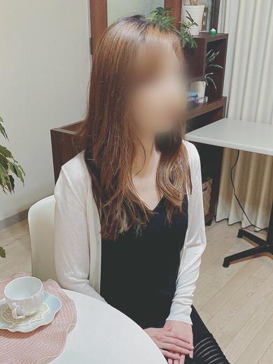 由真  (魅力的笑顔の細身奥様)