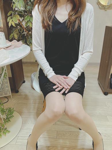 由真  (魅力的笑顔の細身奥様)