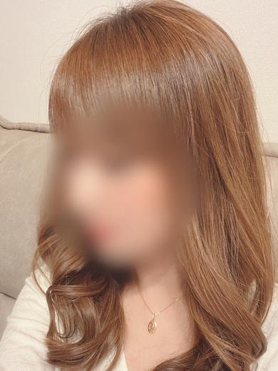 由真  (魅力的笑顔の細身奥様)