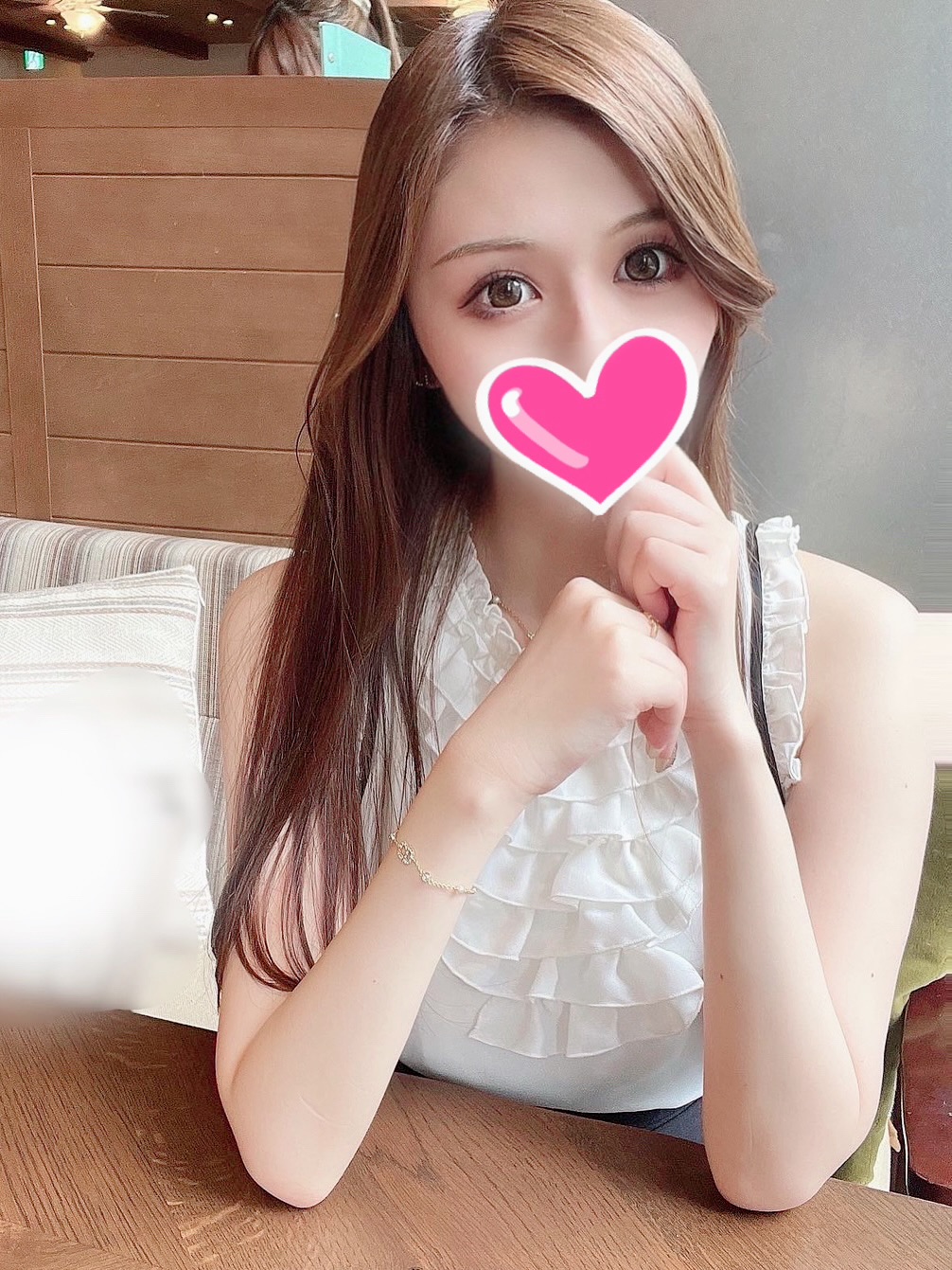 じゅり🌈Ｅ乳クリ連続絶頂必須の美少女  (㊗️超淫乱電マ大好物)