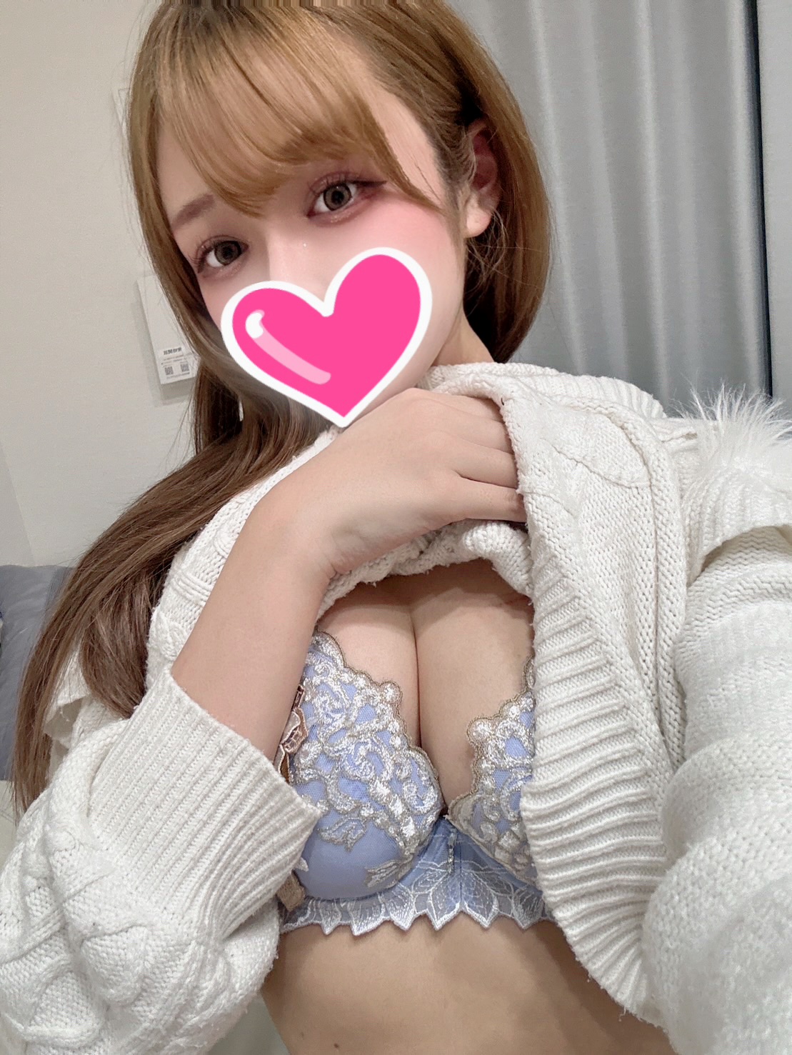 あくあ🌈Ｆ乳超激カワ最強エロ美少女  (㊗️クリ超敏感Ｆ乳)