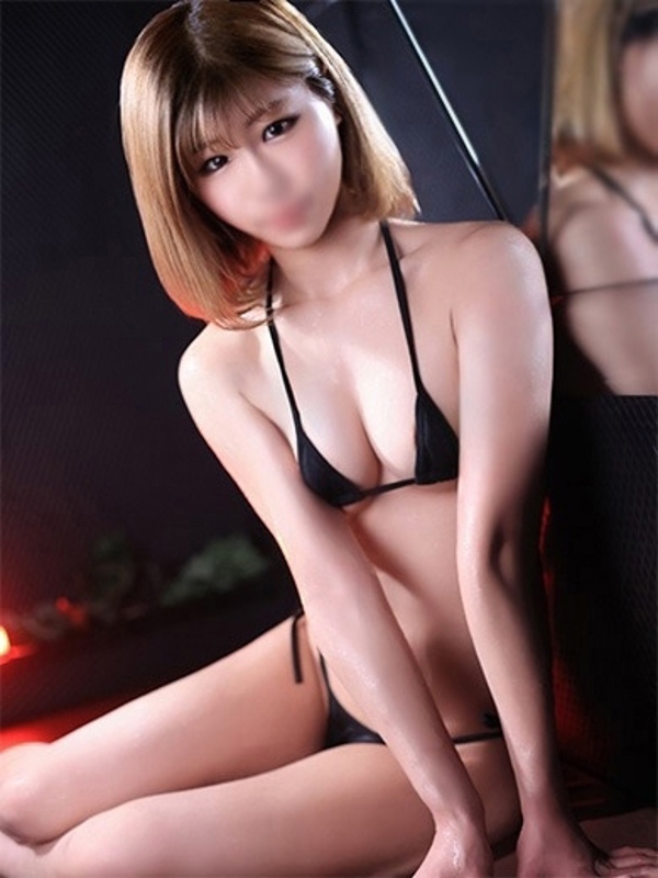 もも  (美しさ輝く美脚レディ)