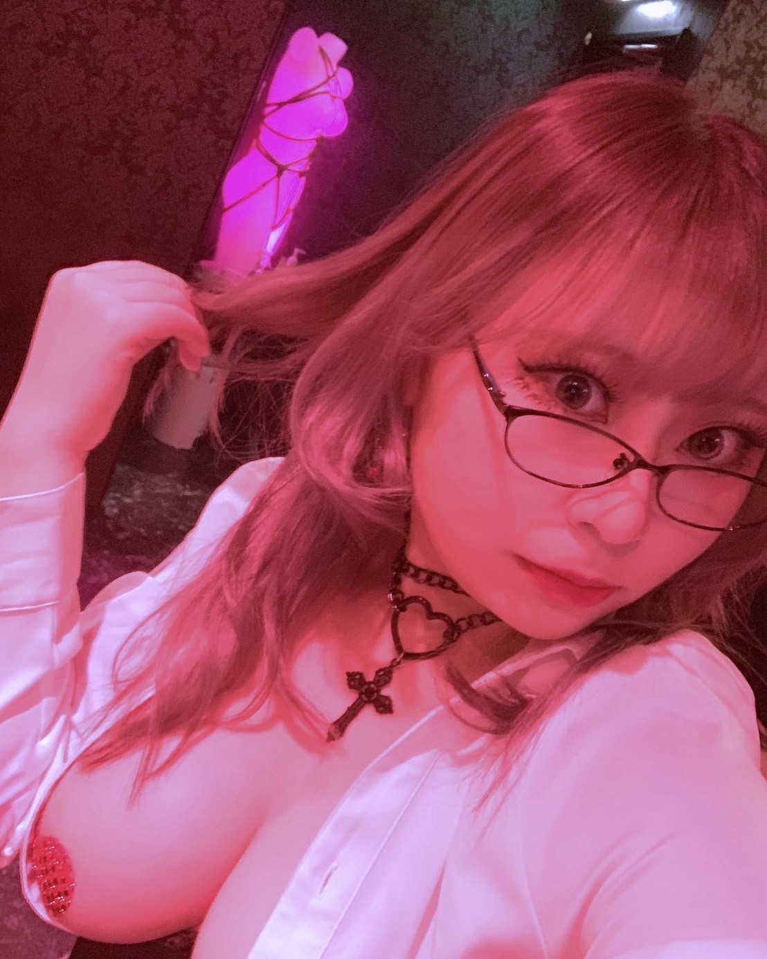 ３