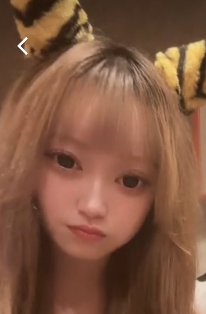 さり  (18才ロリでFカップ)