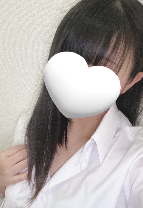 なつ  (小柄スレンダー美少女)