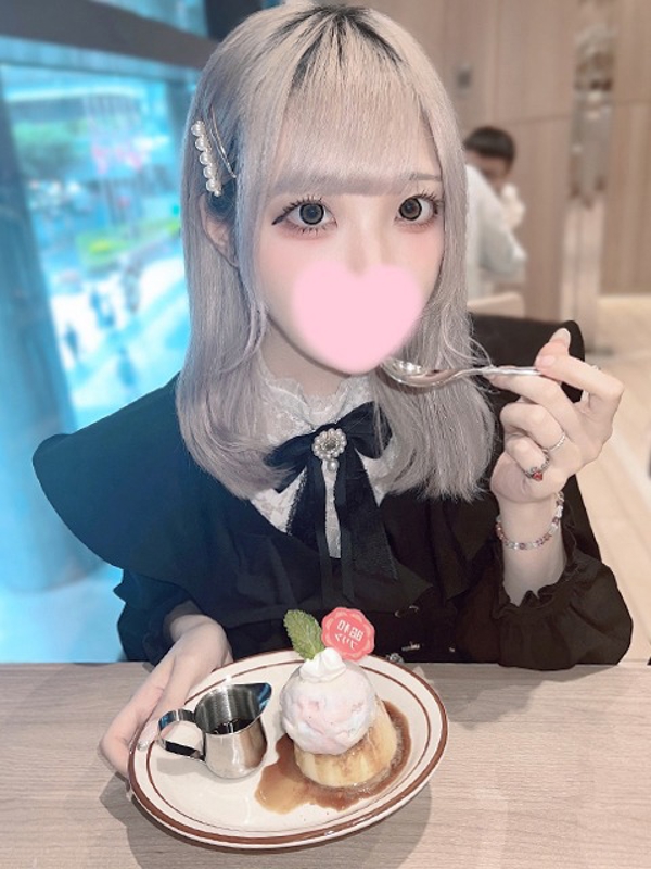 うまる  (自ら挿れるヤリマン)