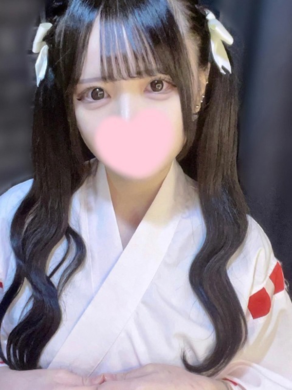 うゆ  (黒髪ロリ顔ヤリマン)