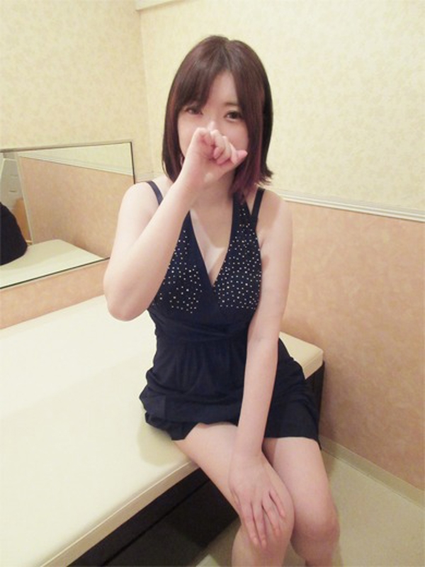 ネネ  (色白おっとりF乳奥様)