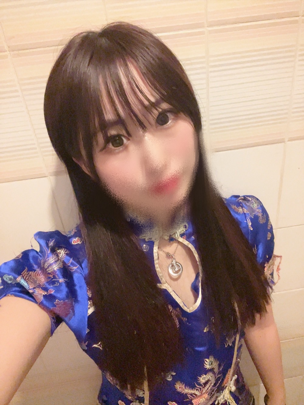 ゆか  (18歳あどけなさと色気)