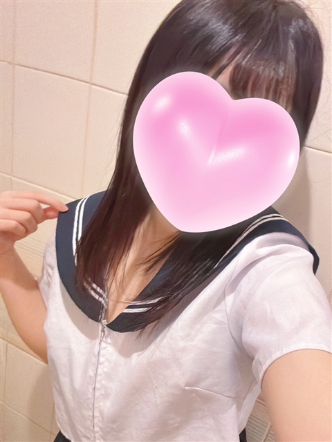 ひな  (小柄な未経験美少女)
