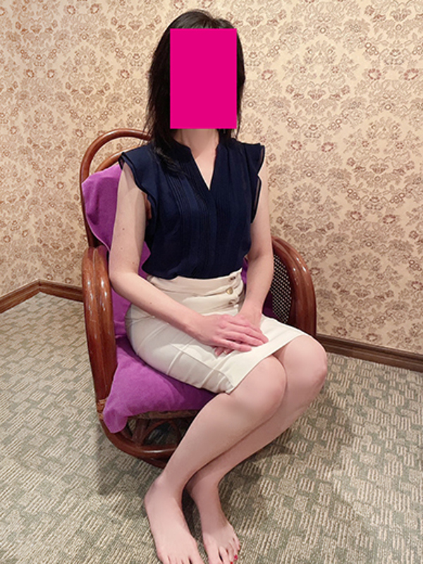 すみれ  (芸能人級超美熟女)