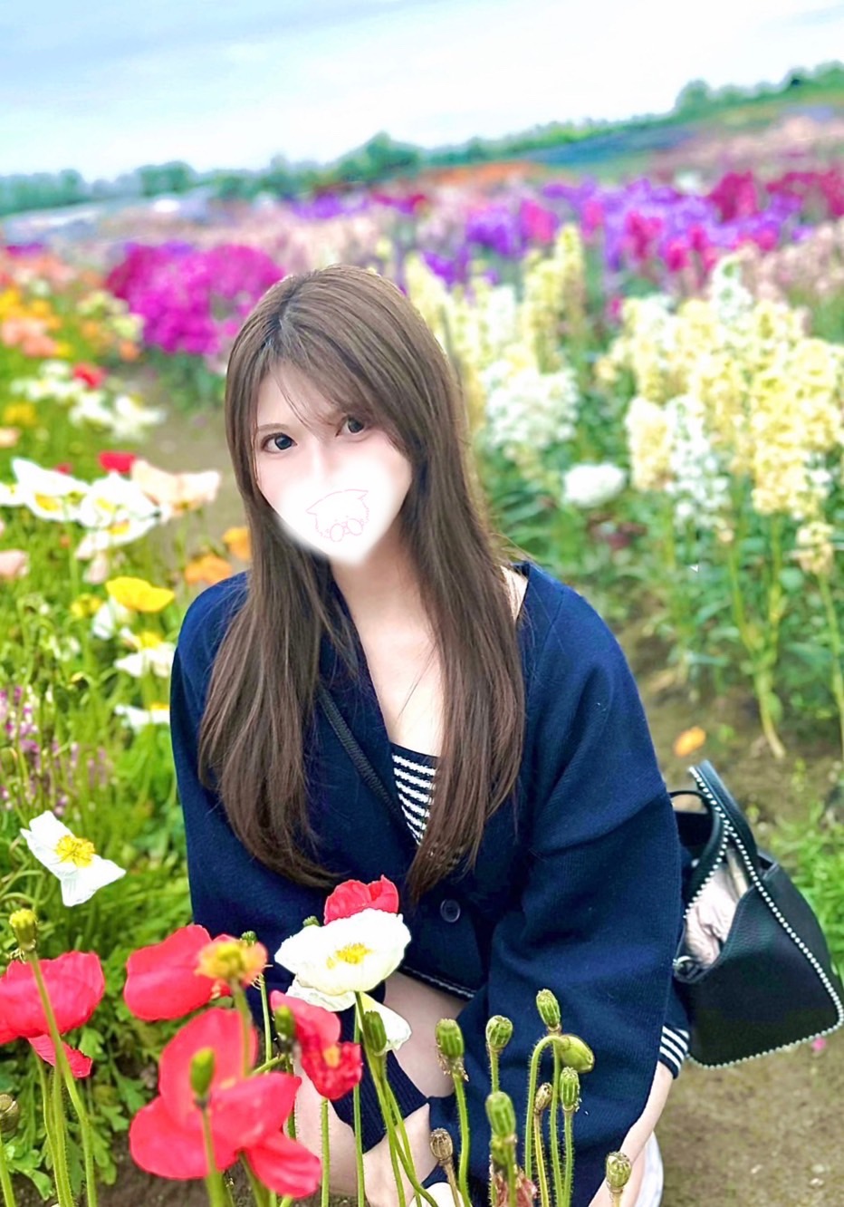りさ  (潮吹きパイパン美女)