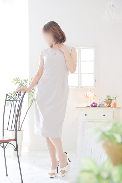しおり(熟女コース)  (スレンダーな激美人！)