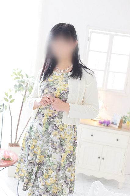 りえ(熟女コース)  (清楚黒髪美人)
