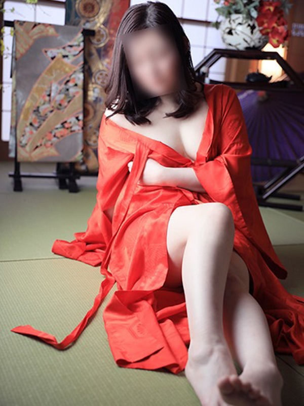 きみえ  (透き通る美白肌敏感妻)