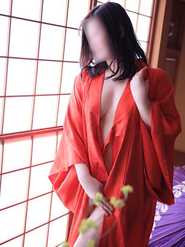 きみえ  (透き通る美白肌敏感妻)