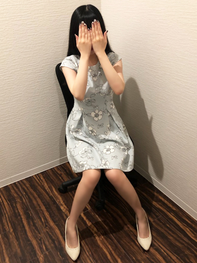 りりは  (激カワ！細身巨乳！)